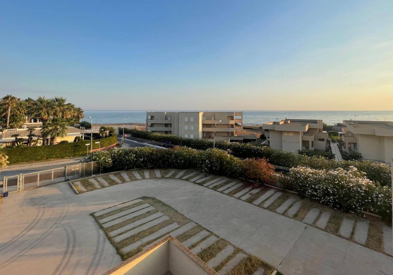 Residence Romeo Marina di Ragusa Exteriör bild